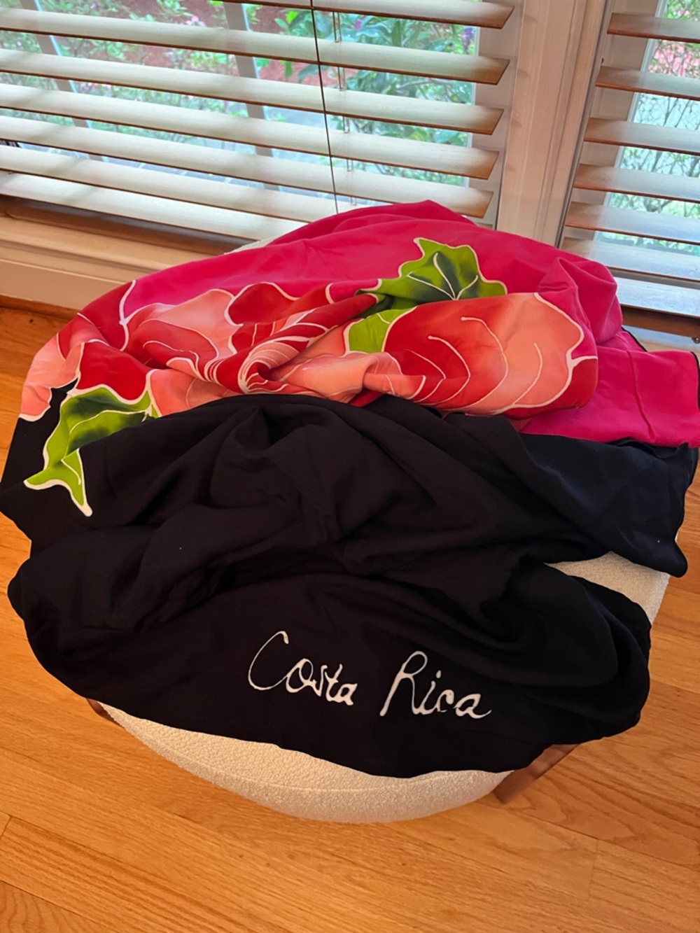 Floral Beach Sarong w/‘Costa Rica' & ‘Pura Vida’ Scripts in Black/Coral/Green - Picture 8 of 8